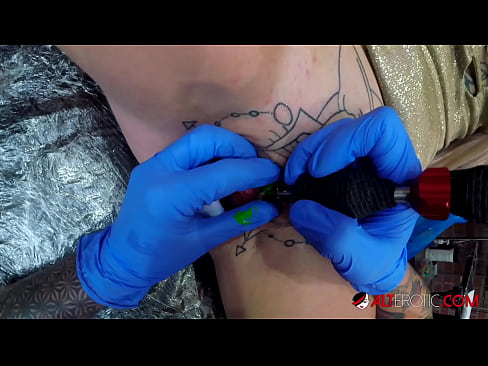 ❤️ Extremamente tatuada, a brasa Sully Savage fez uma tatuagem em seu clítoris ❌ Porno doméstico em pt-br.xxxbunker.ru ❌️❤